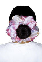 Load image into Gallery viewer, IT GIRL SCRUNCHIE
