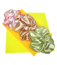 Load image into Gallery viewer, IT GIRL SCRUNCHIE
