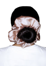 Load image into Gallery viewer, IT GIRL SCRUNCHIE
